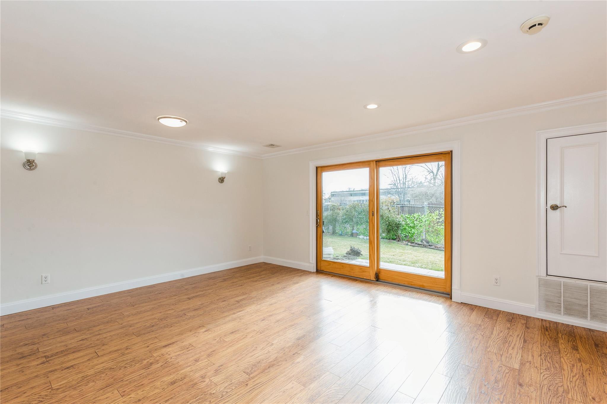 58 Cambridge Drive, Copiague, New York image 5