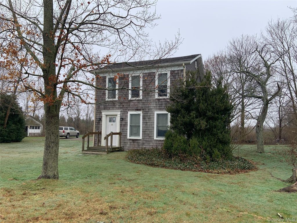 Photo of 5528 Sound Avenue, Riverhead, NY 11901 (MLS # 980299)