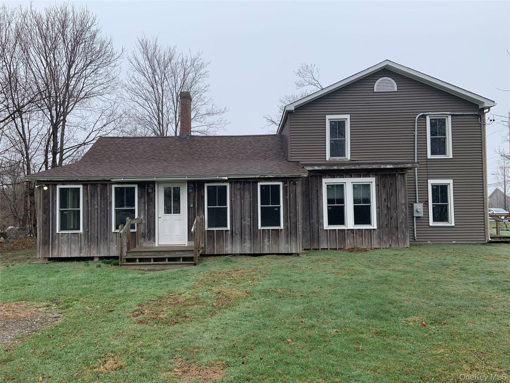 Photo of 5528 Sound Avenue, Riverhead, NY 11901 (MLS # 980299)