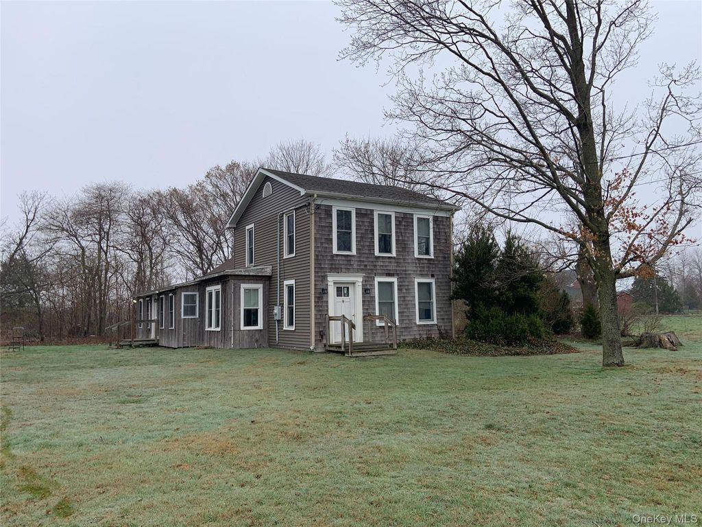 Photo of 5528 Sound Avenue, Riverhead, NY 11901 (MLS # 980299)