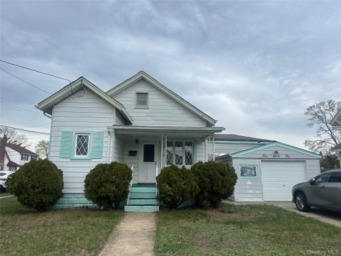 Homes For Sale - 462 Pearl Street<br/> Oceanside, NY 11572