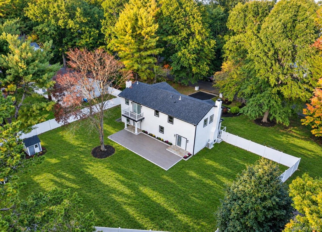 Photo of 7 Shoreham Drive W, Dix Hills, NY 11746 (MLS # 1063378)