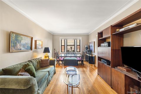 Photo of 34-24 82nd Street #6N, Jackson Heights, NY 11372 (MLS # 985073)