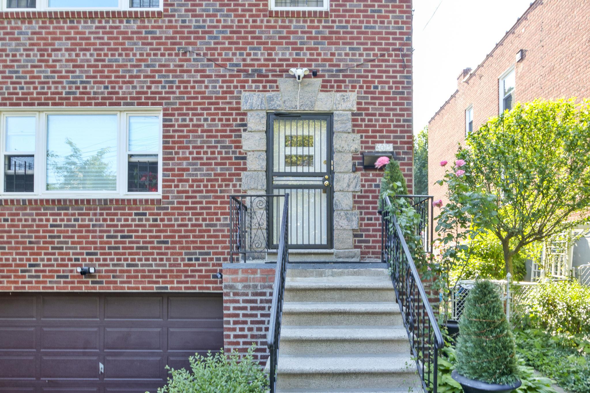 Fieldston Road, Bronx, New York - 6 Bedrooms  
4 Bathrooms - 