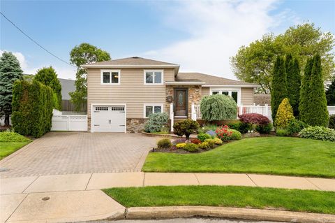 14 Jones Court Massapequa Park NY 11762