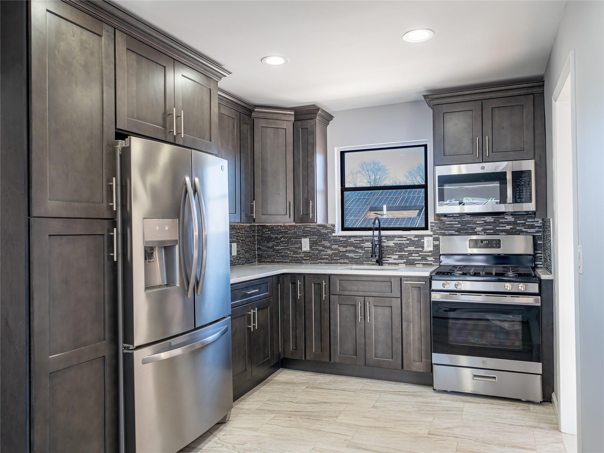 55 Madison Avenue, Roosevelt, New York image 5