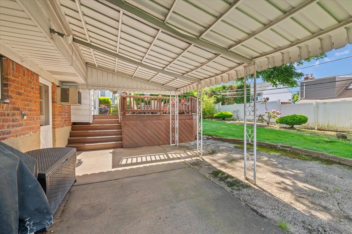 11 Halcourt Drive, Plainview, New York image 25