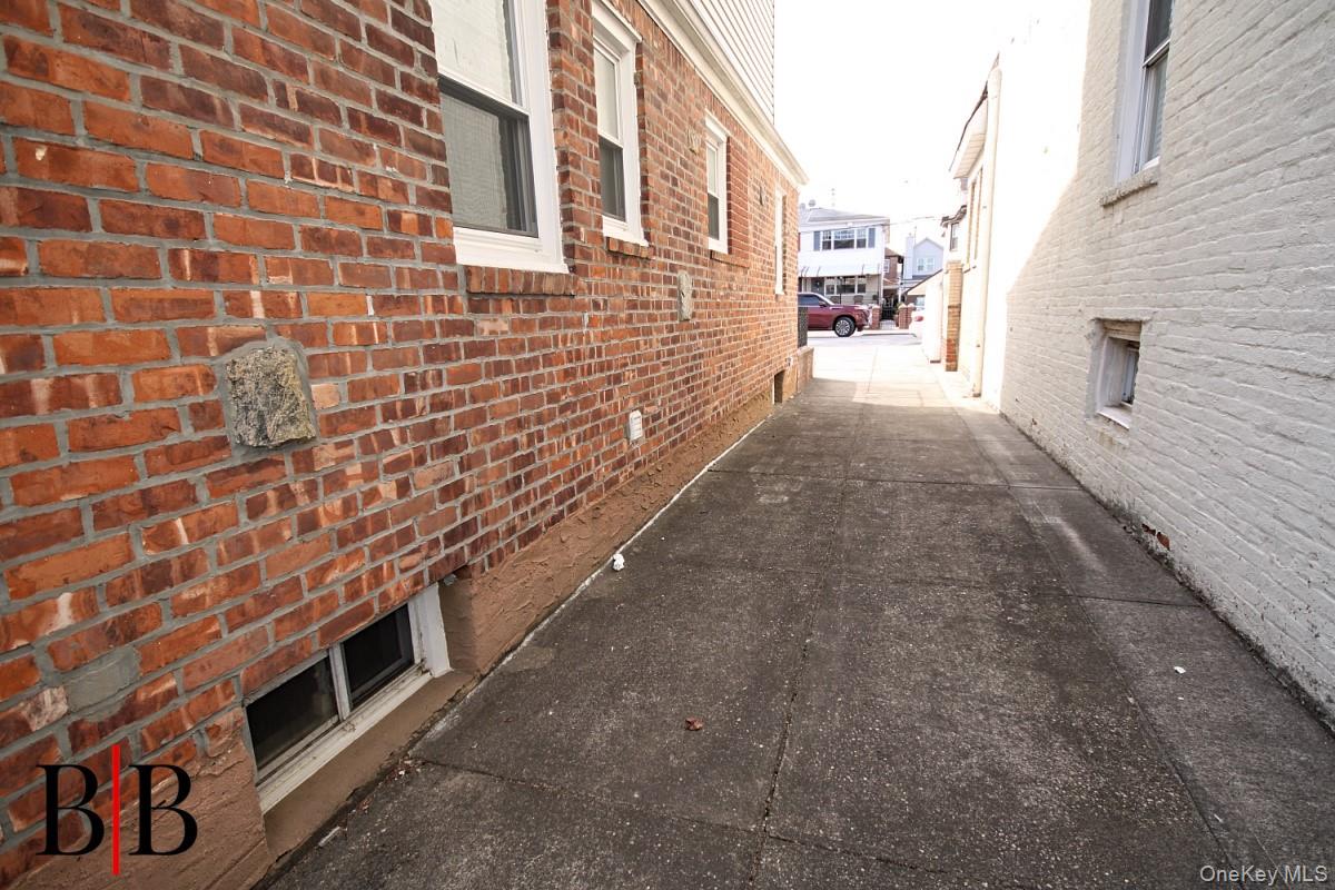 1623 Hendrickson Street