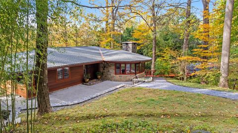 Tiny photo for 4 Bridge Lane, Croton-on-Hudson, NY 10520 (MLS # 930601)