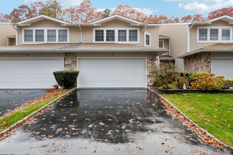 Photo of 16 Hampshire Court, Holbrook, NY 11741 (MLS # 935598)