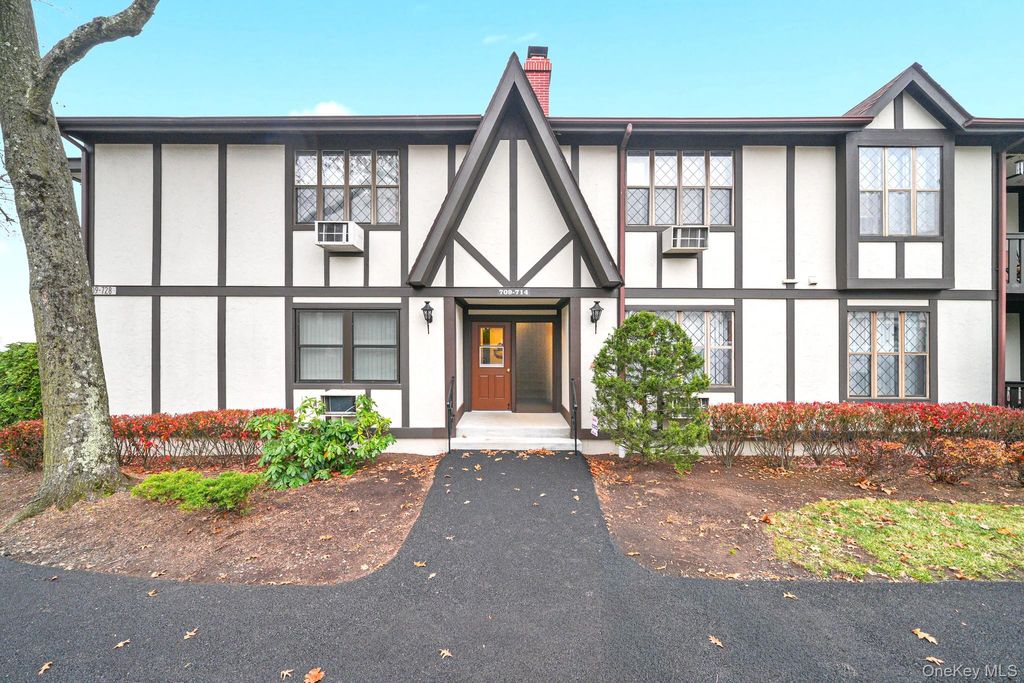 Photo of 713 Sierra Vista Lane, Valley Cottage, NY 10989 (MLS # 936936)