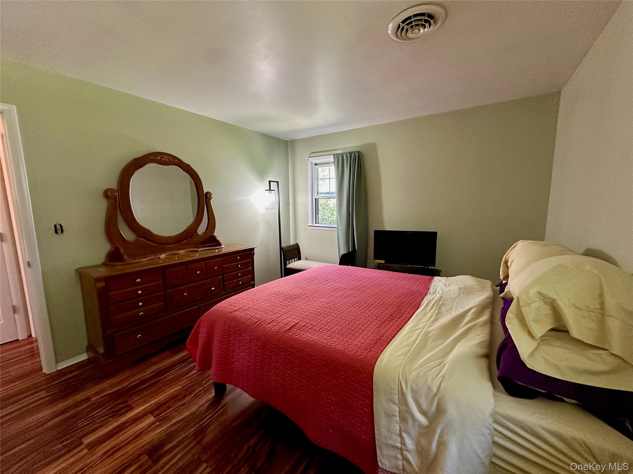 Red Hook, New York 12571, United States, 3 Bedrooms Bedrooms, ,1 BathroomBathrooms,Residential,Active,220143