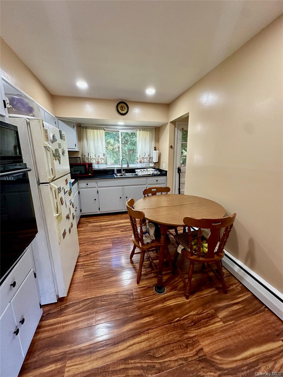 Red Hook, New York 12571, United States, 3 Bedrooms Bedrooms, ,1 BathroomBathrooms,Residential,Active,220143