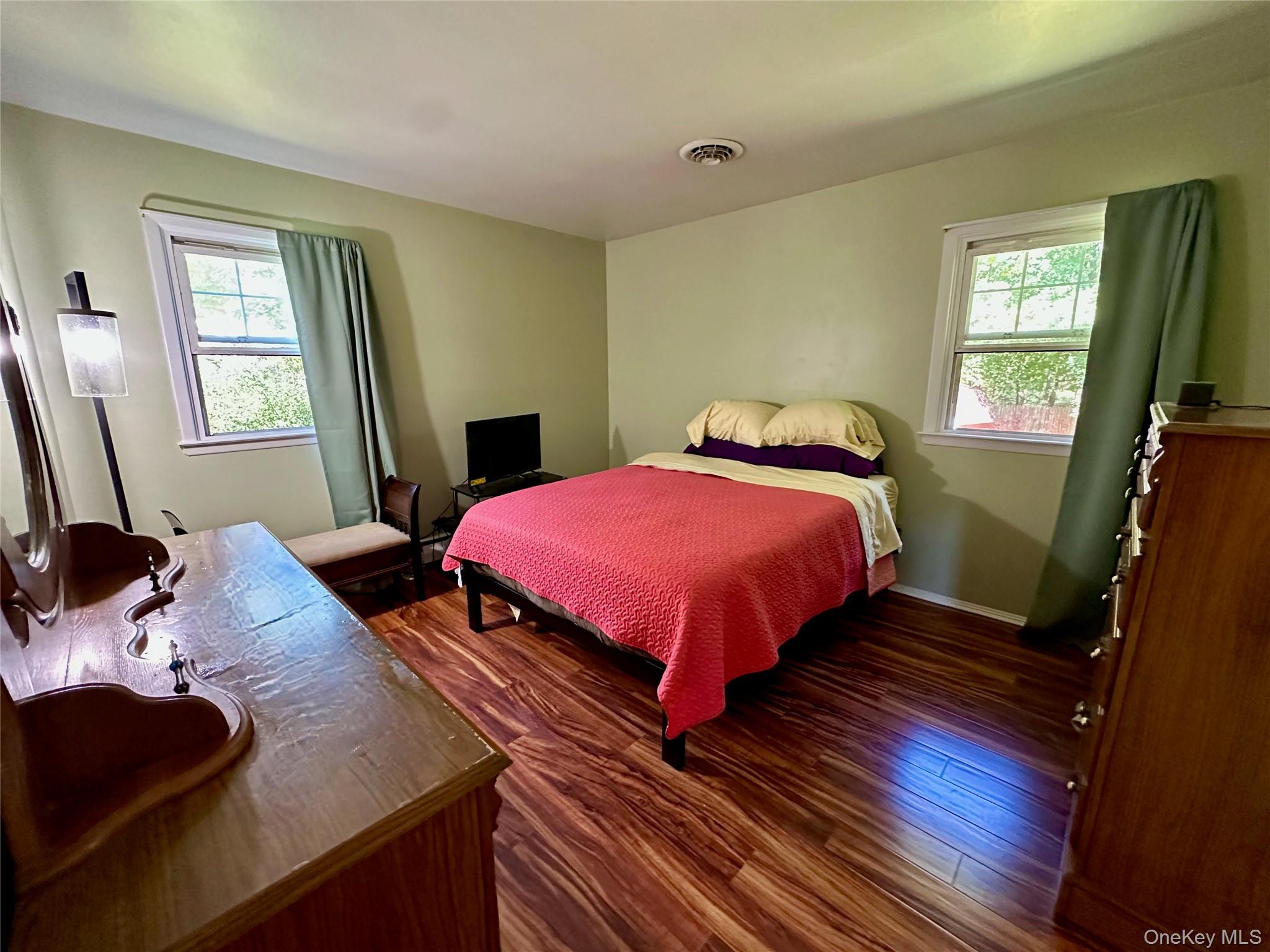 Red Hook, New York 12571, United States, 3 Bedrooms Bedrooms, ,1 BathroomBathrooms,Residential,Active,220143