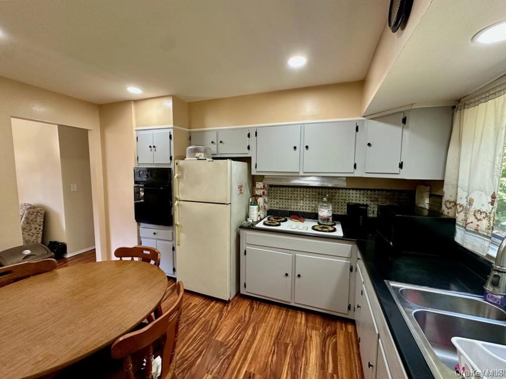 Red Hook, New York 12571, United States, 3 Bedrooms Bedrooms, ,1 BathroomBathrooms,Residential,Active,220143