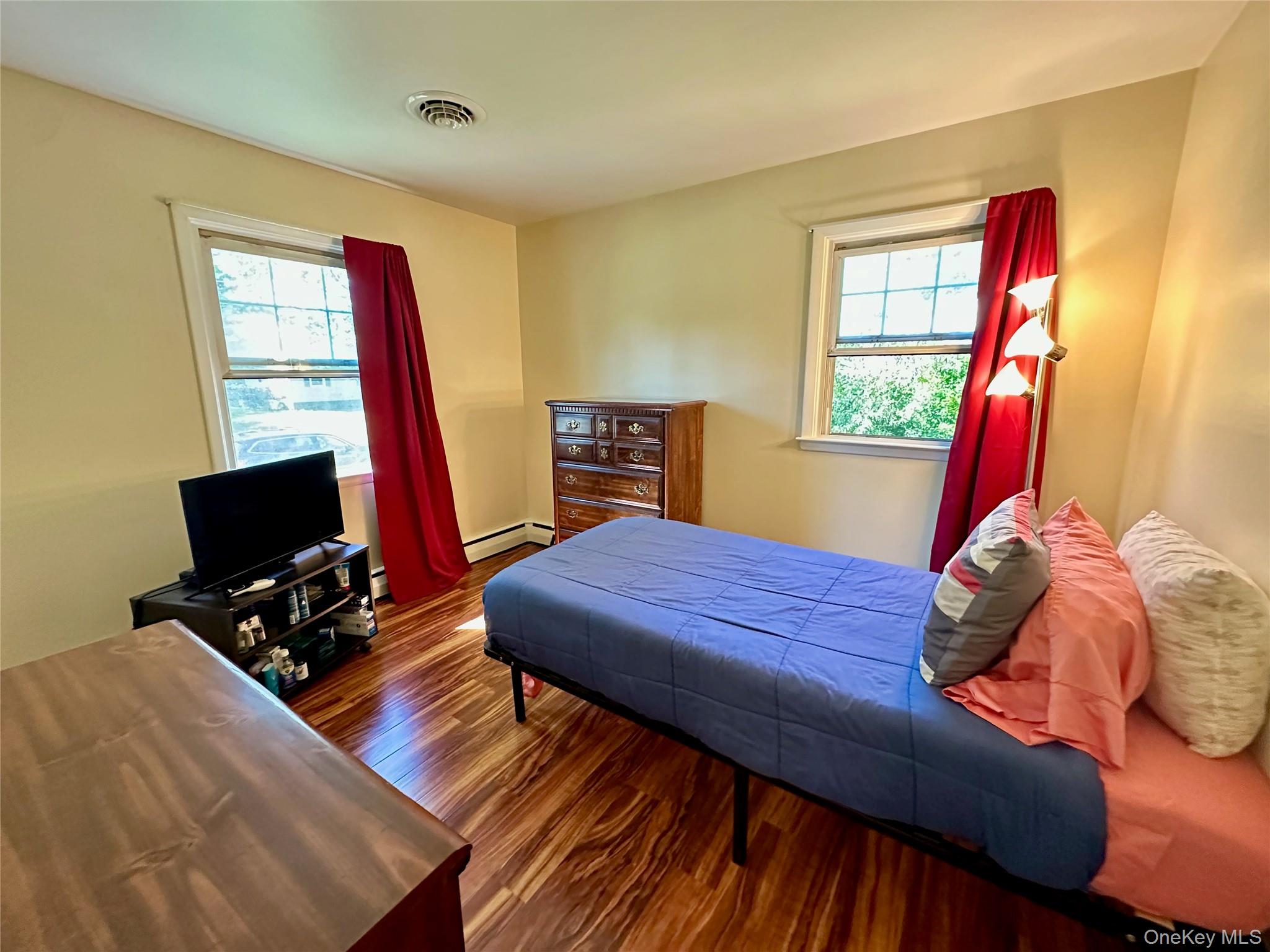 Red Hook, New York 12571, United States, 3 Bedrooms Bedrooms, ,1 BathroomBathrooms,Residential,Active,220143