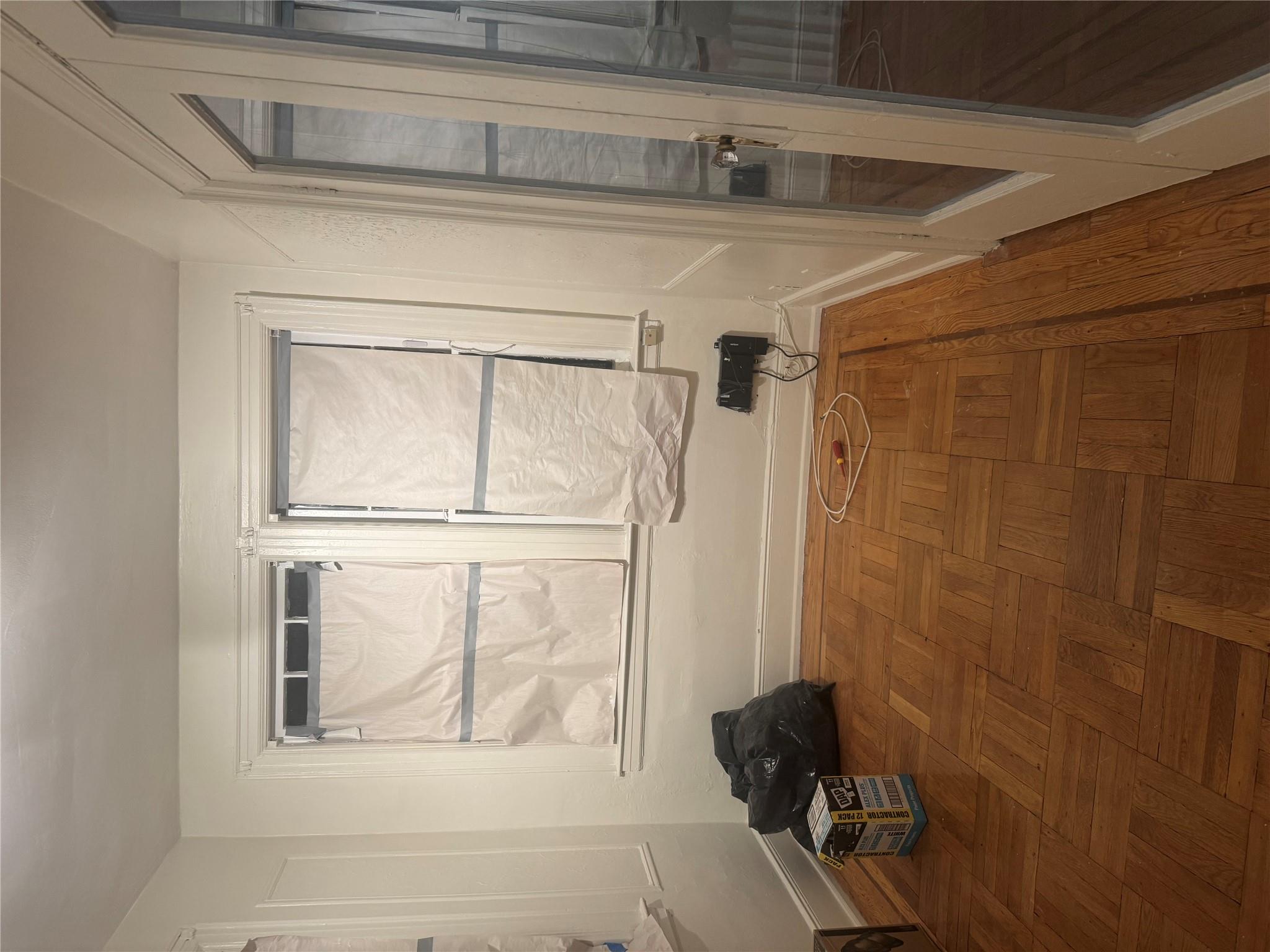187-24, Jamaica Estates, Queens, NY - 2 Bedrooms  
1 Bathrooms  
6 Rooms - 