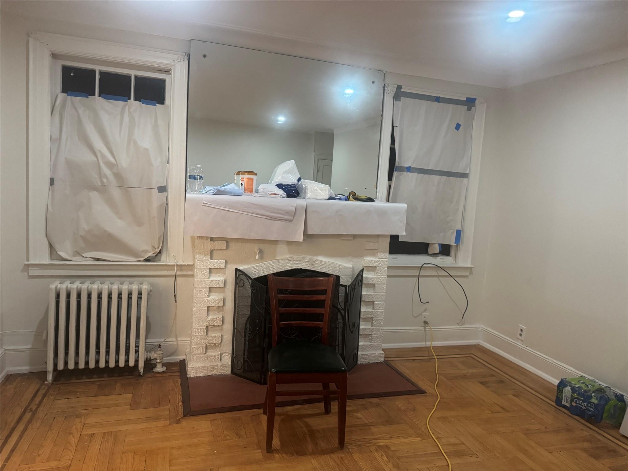187-24, Jamaica Estates, Queens, NY - 2 Bedrooms  
1 Bathrooms  
6 Rooms - 