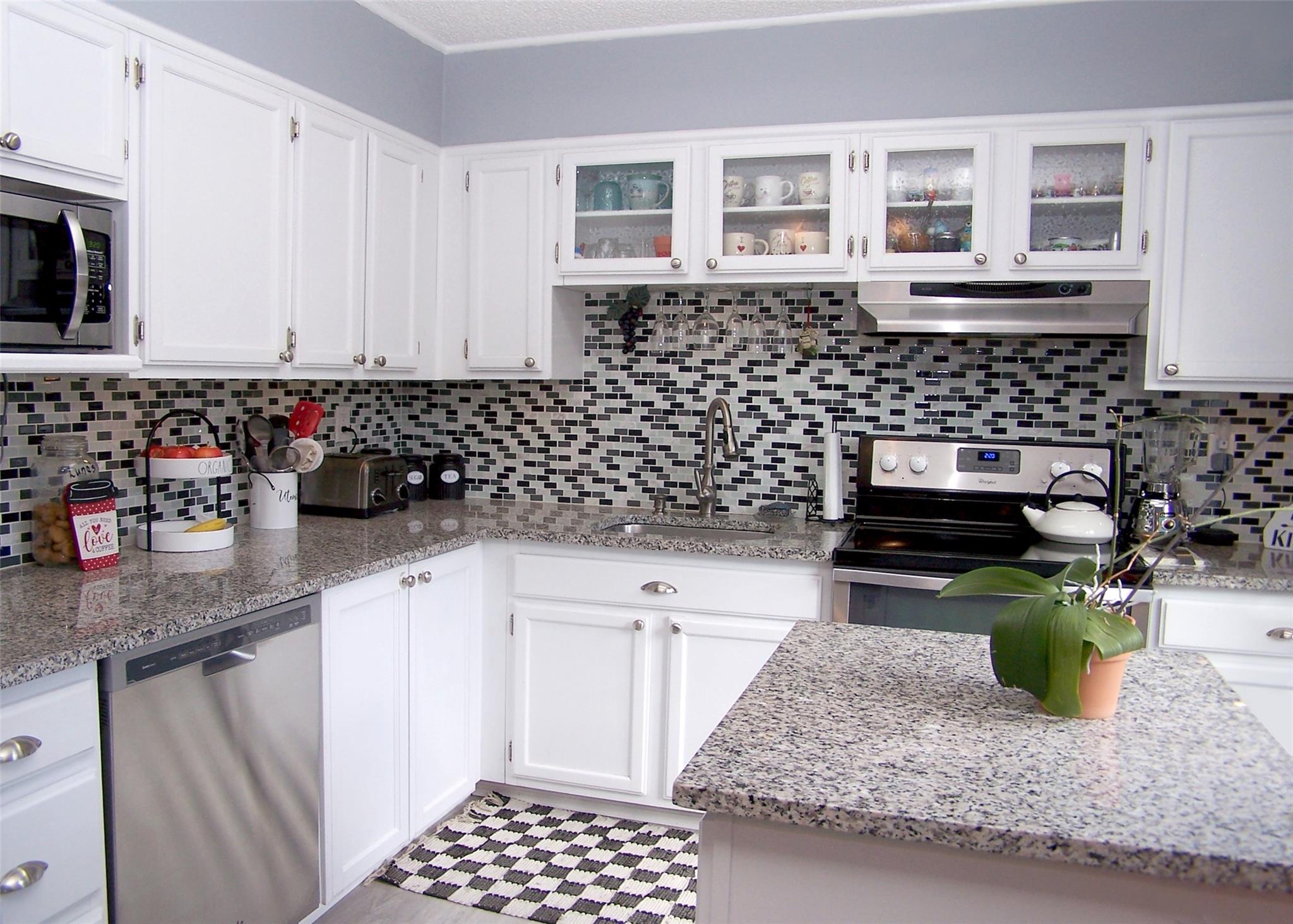 17 Amesworth Court, Middle Island, New York image 3