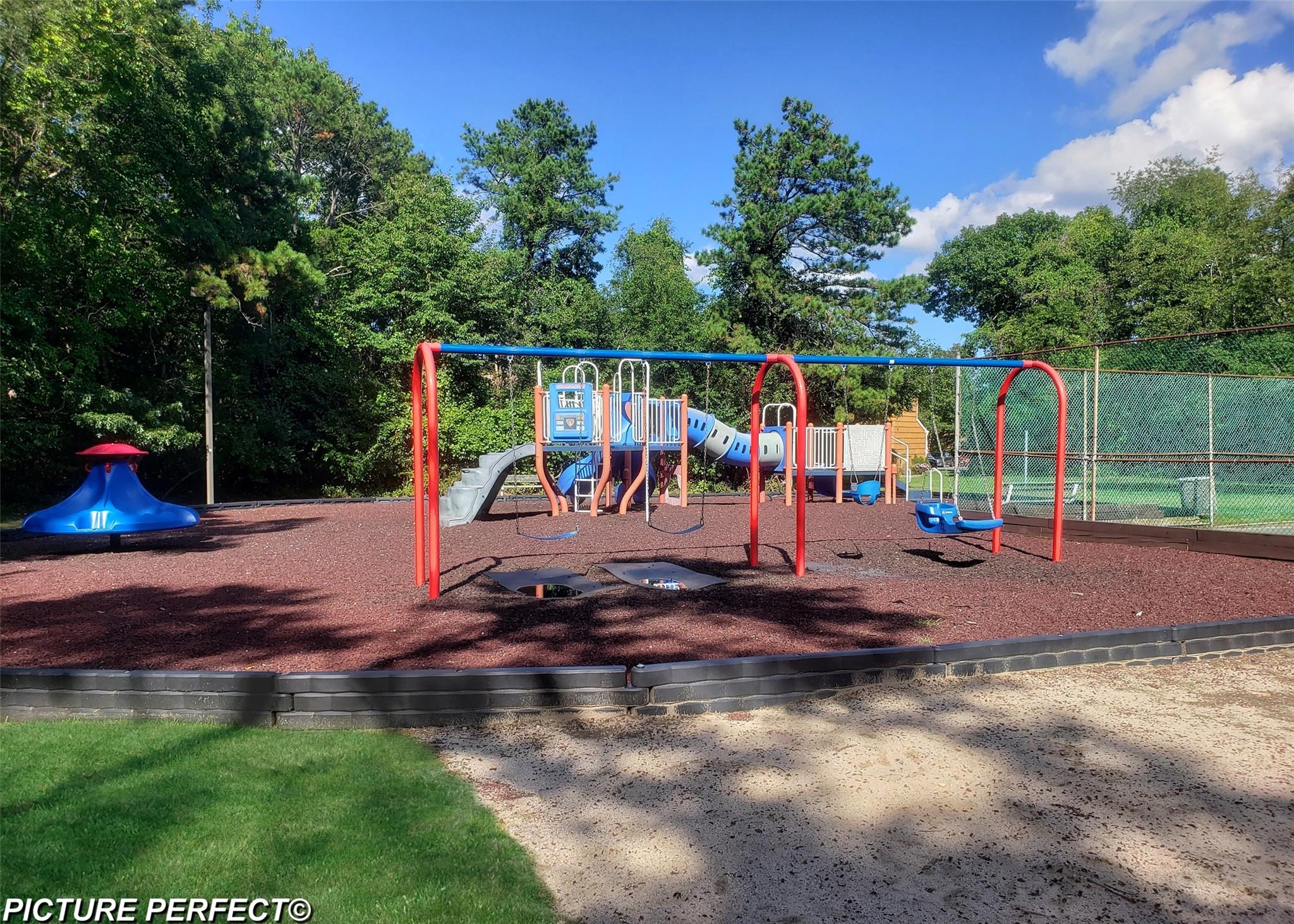 17 Amesworth Court, Middle Island, New York image 19