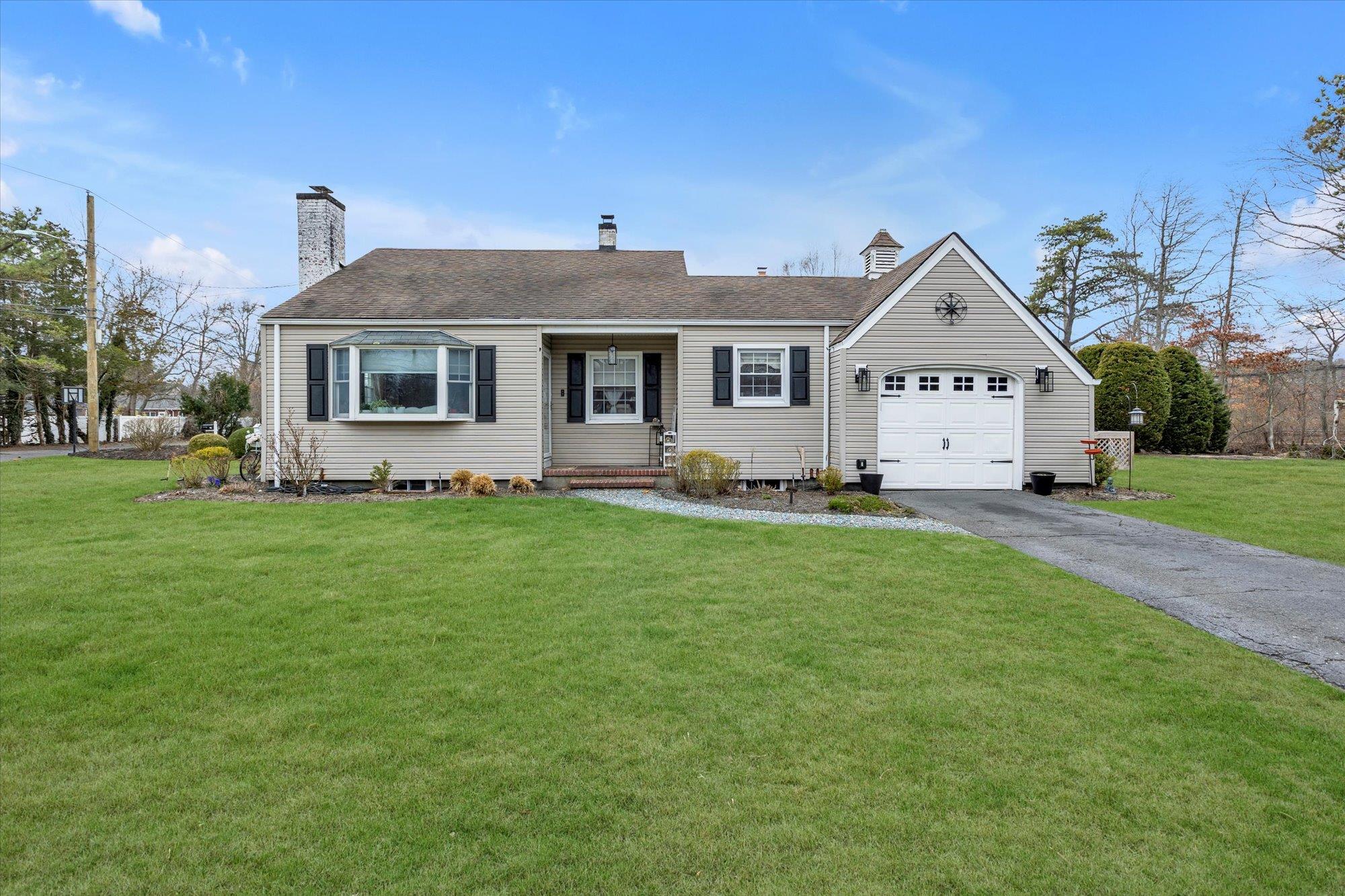 6 Brookway, Oakdale, New York image 1