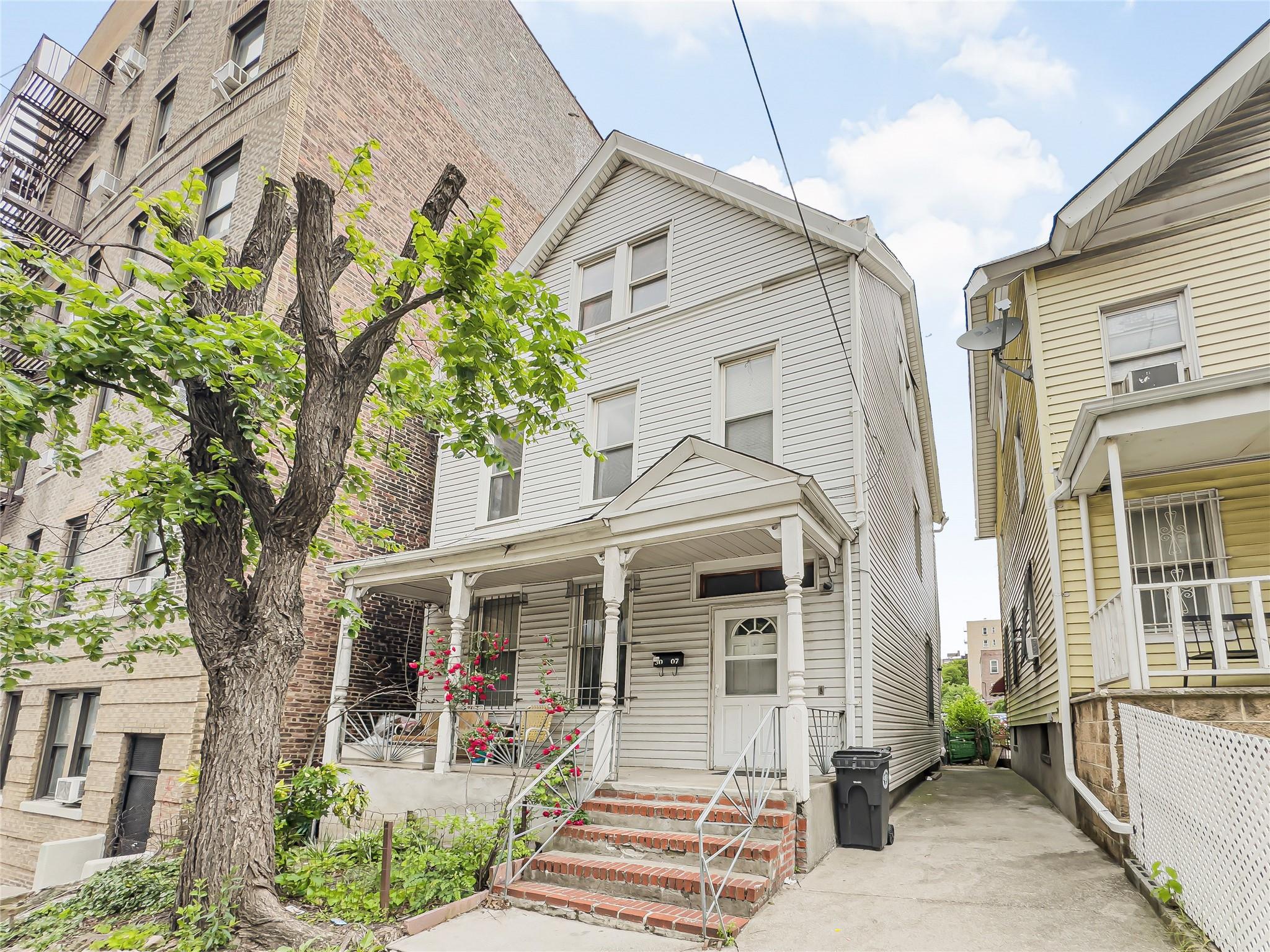 Albany Crescent, Bronx, New York - 4 Bedrooms  
1 Bathrooms  
6 Rooms - 