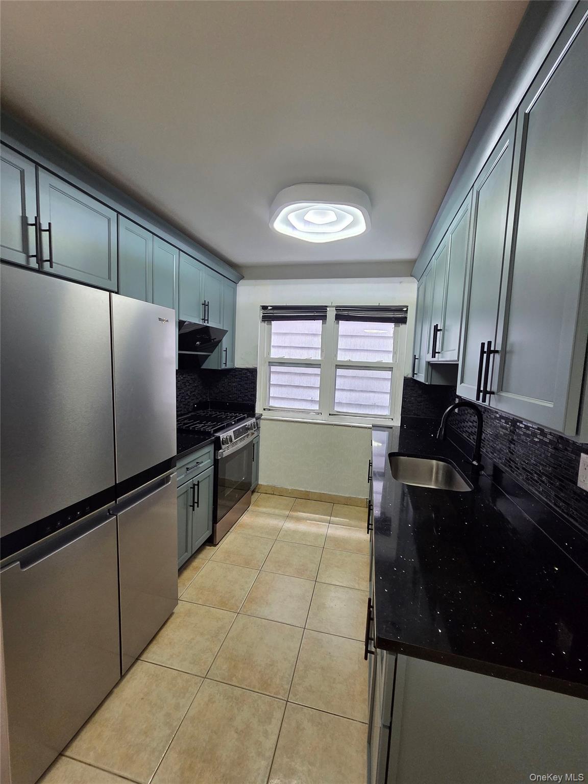 867 Kinsella Street 2 - Photo 3