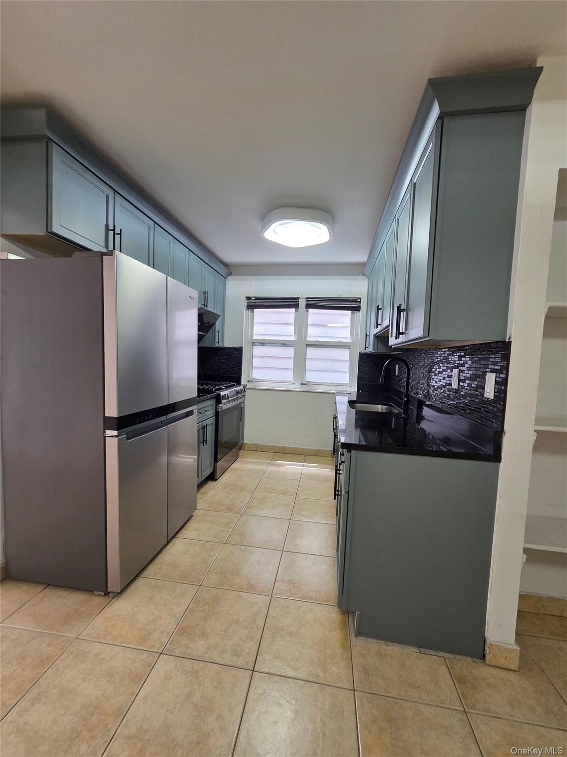867 Kinsella Street 2 - Photo 2