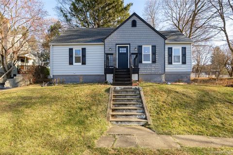 Homes For Sale - 4 Walnut Street<br/> Poughkeepsie, NY 12601