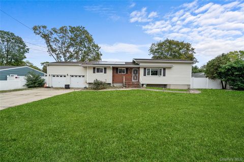 Photo of 99 Brooklyn Avenue, West Babylon, NY 11704 (MLS # 927642)