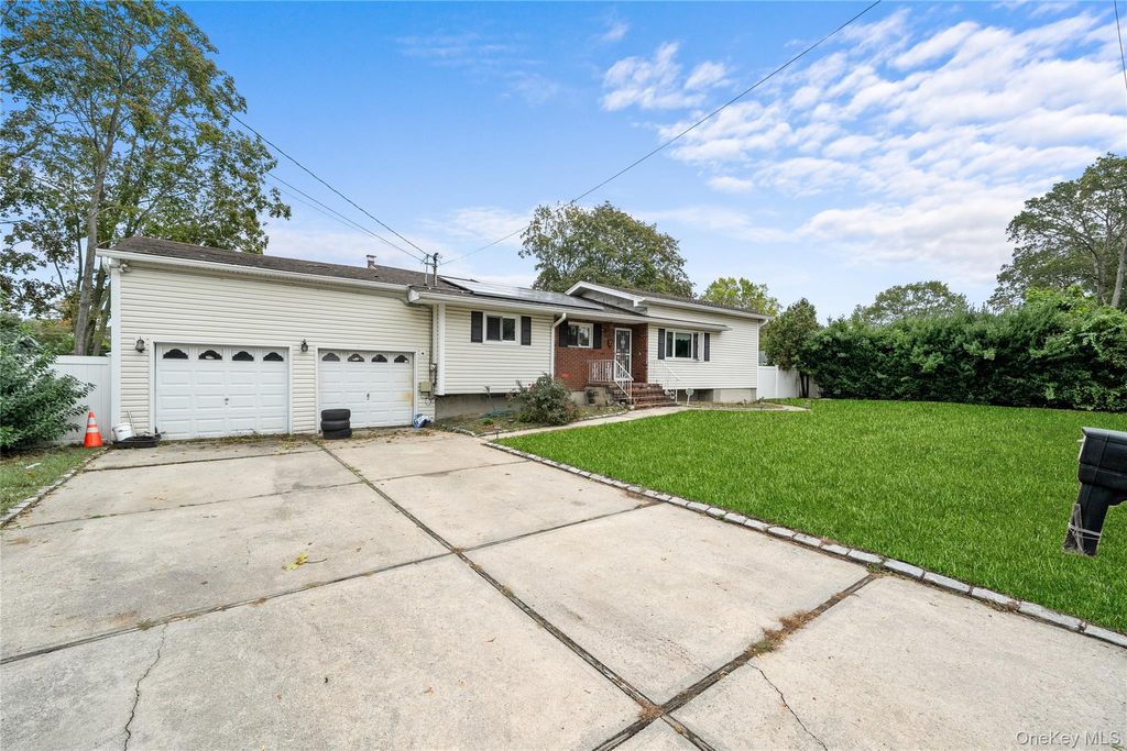 Photo of 99 Brooklyn Avenue, West Babylon, NY 11704 (MLS # 927642)