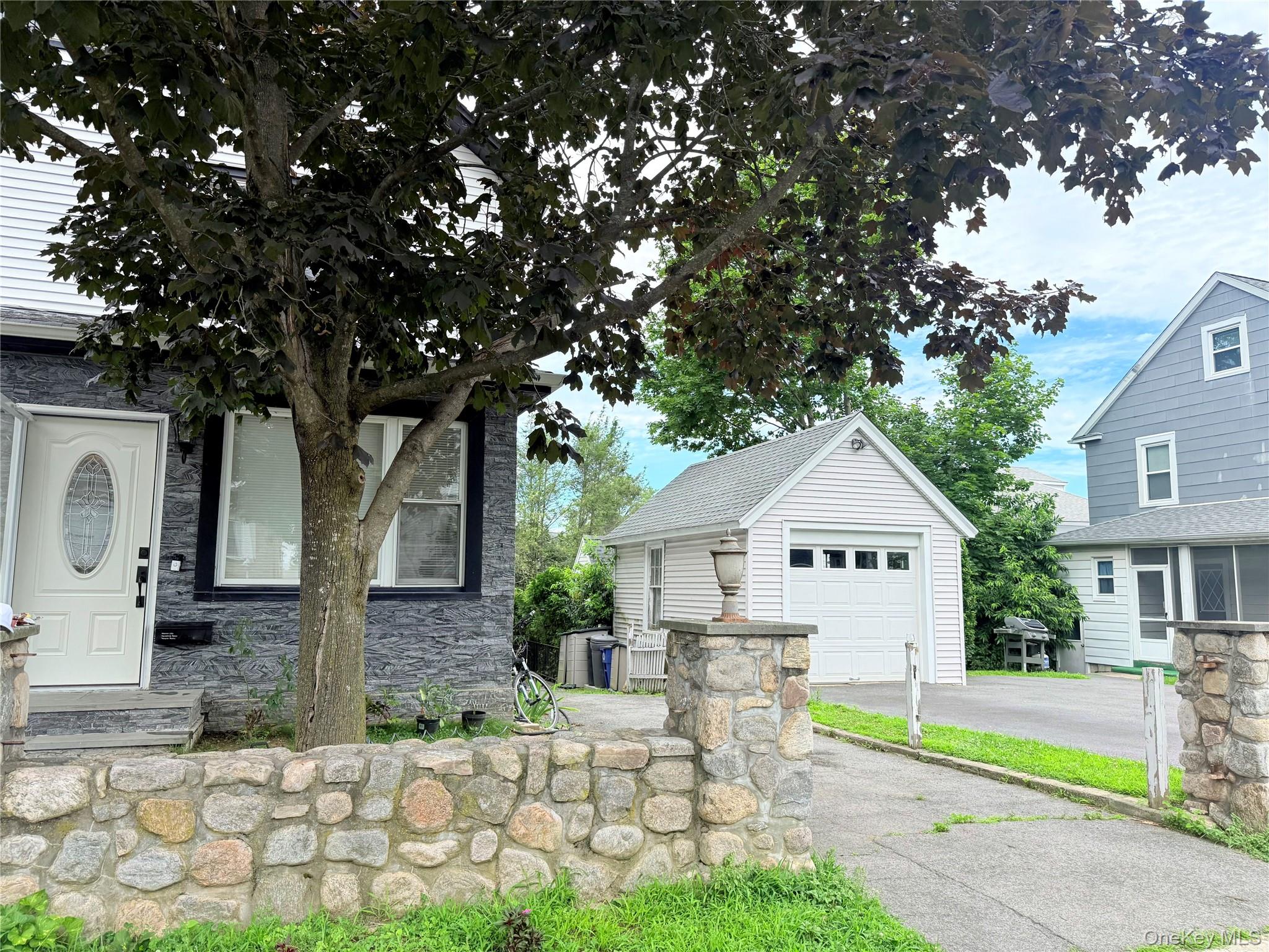 815 Carpenter Place - Photo 2