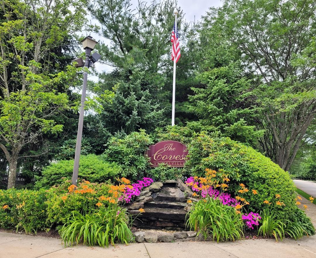 118 Morley Circle, Melville, New York image 2