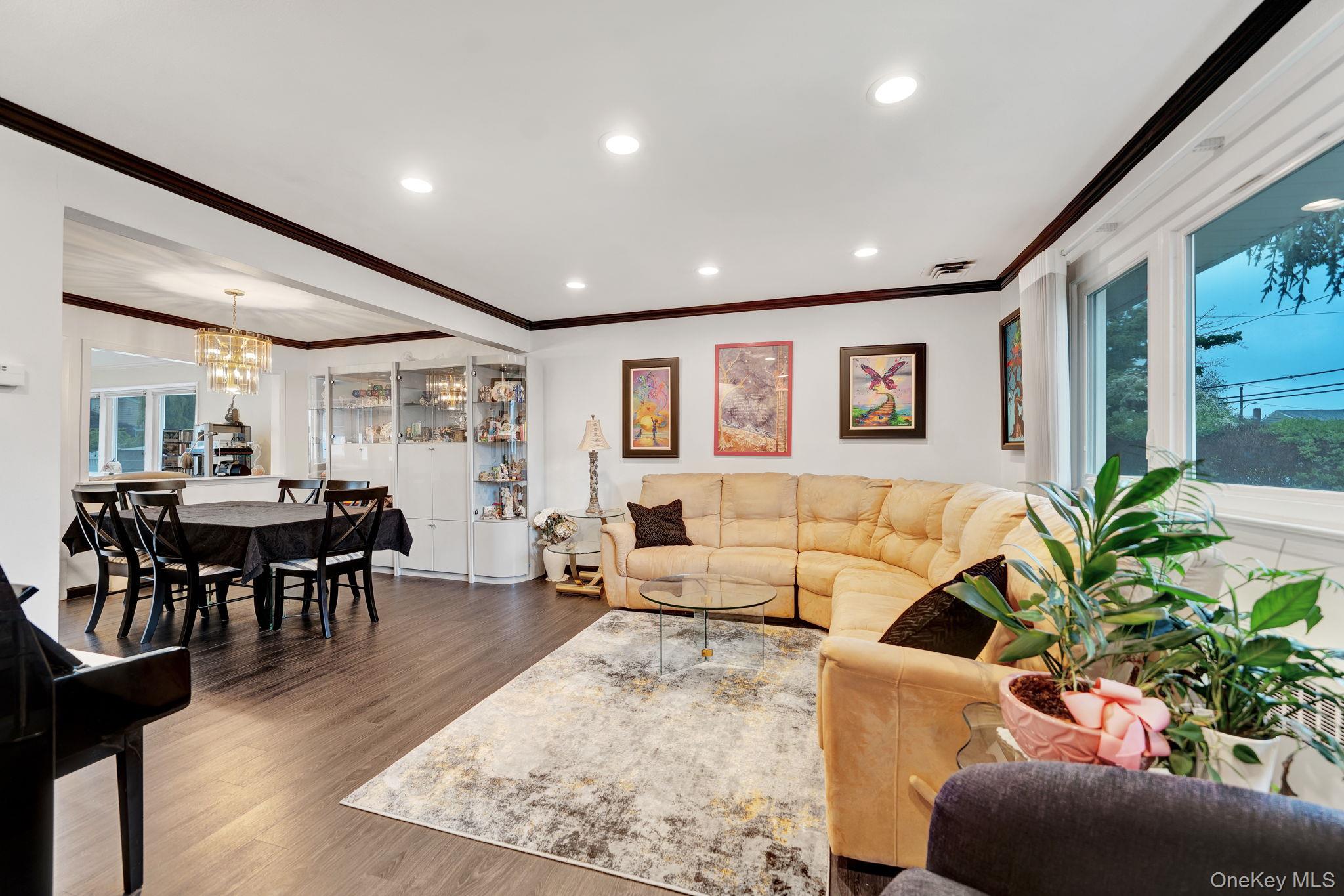321 W Waukena Avenue