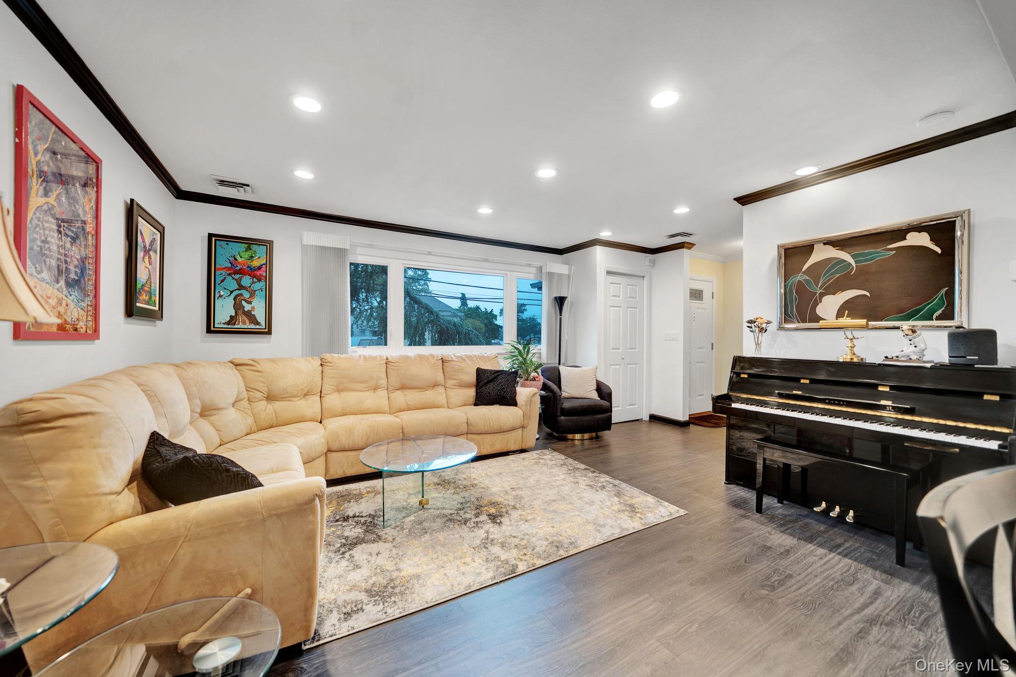321 W Waukena Avenue