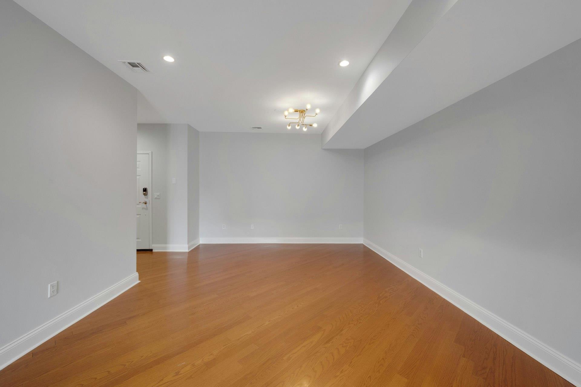 White Plains, New York 10606, United States, 2 Bedrooms Bedrooms, ,2 BathroomsBathrooms,Residential,Active,176580