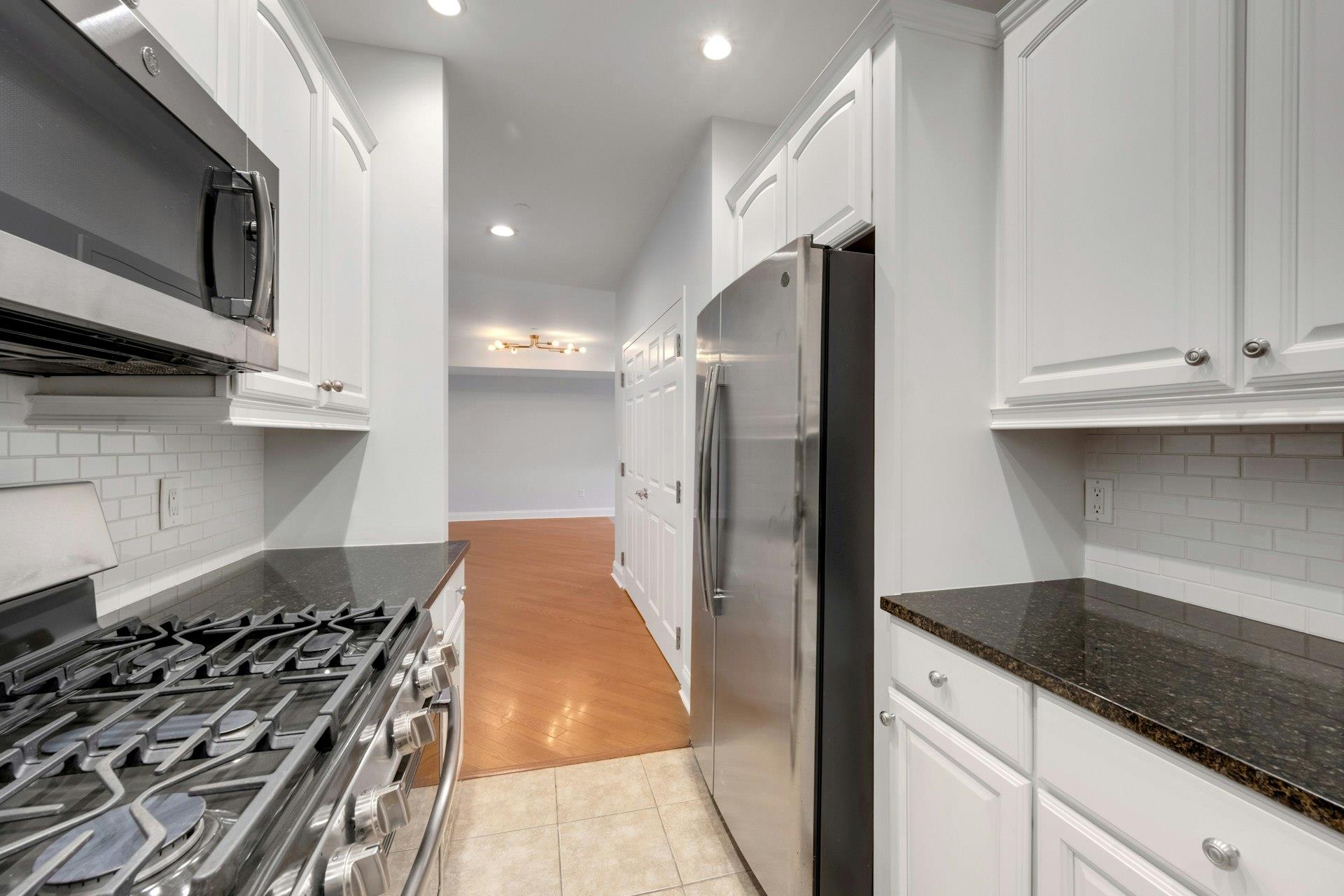 White Plains, New York 10606, United States, 2 Bedrooms Bedrooms, ,2 BathroomsBathrooms,Residential,Active,176580