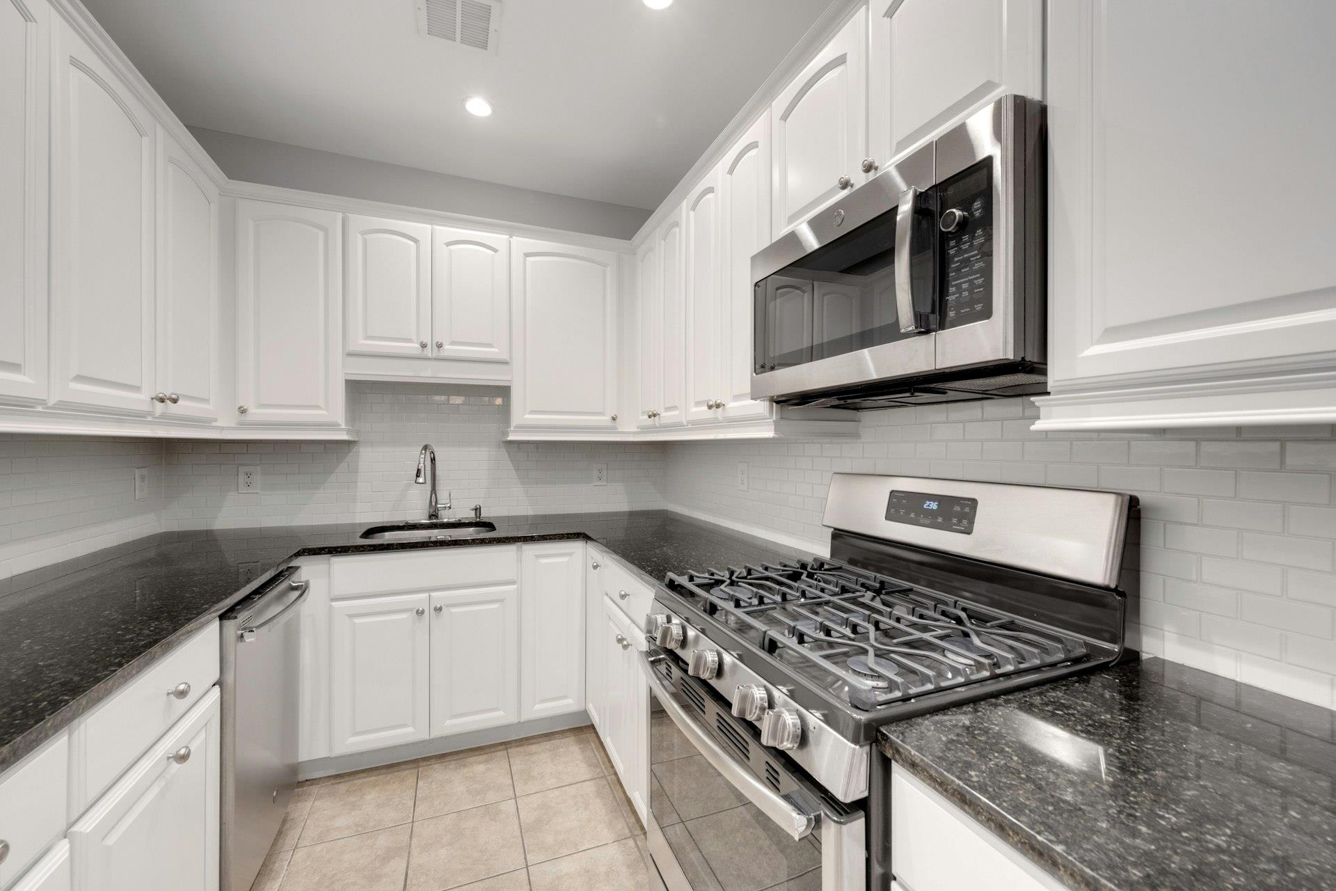 White Plains, New York 10606, United States, 2 Bedrooms Bedrooms, ,2 BathroomsBathrooms,Residential,Active,176580