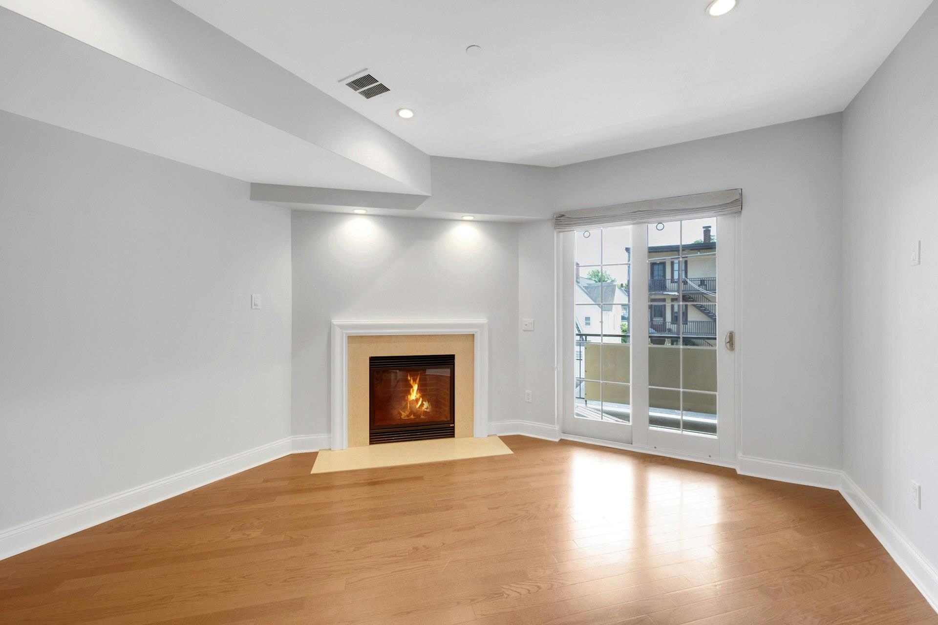 White Plains, New York 10606, United States, 2 Bedrooms Bedrooms, ,2 BathroomsBathrooms,Residential,Active,176580