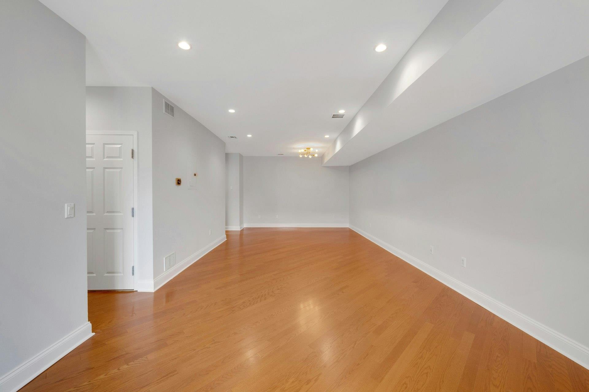 White Plains, New York 10606, United States, 2 Bedrooms Bedrooms, ,2 BathroomsBathrooms,Residential,Active,176580