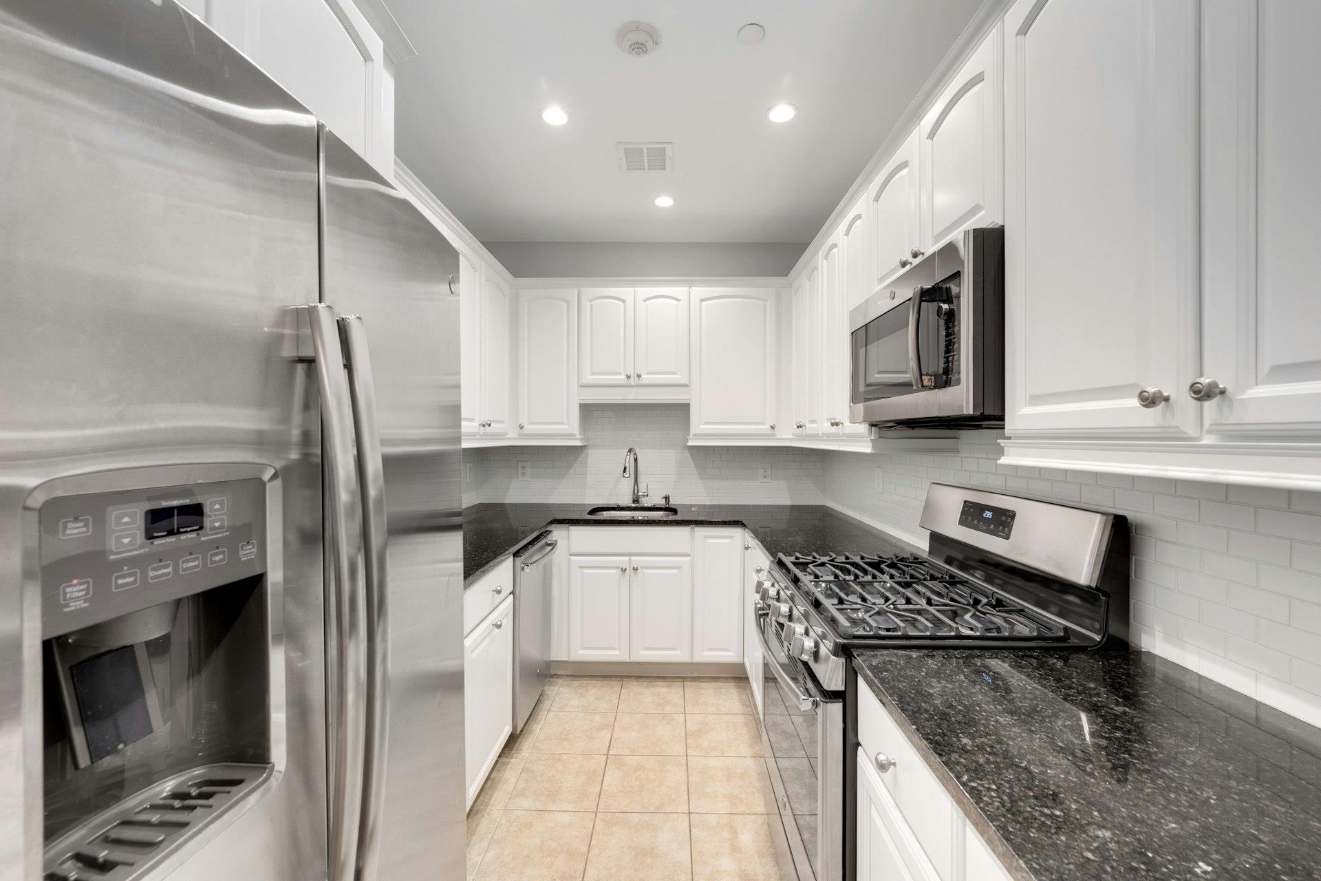 White Plains, New York 10606, United States, 2 Bedrooms Bedrooms, ,2 BathroomsBathrooms,Residential,Active,176580