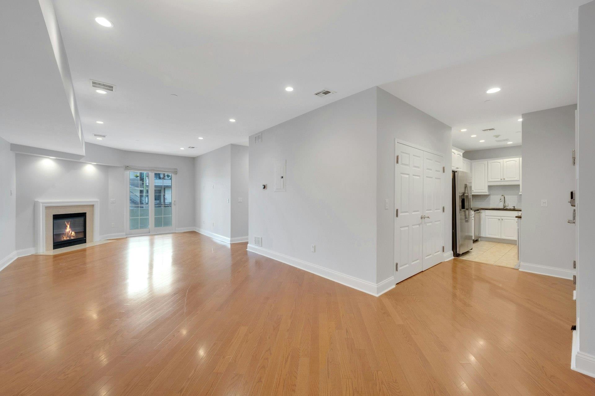 White Plains, New York 10606, United States, 2 Bedrooms Bedrooms, ,2 BathroomsBathrooms,Residential,Active,176580