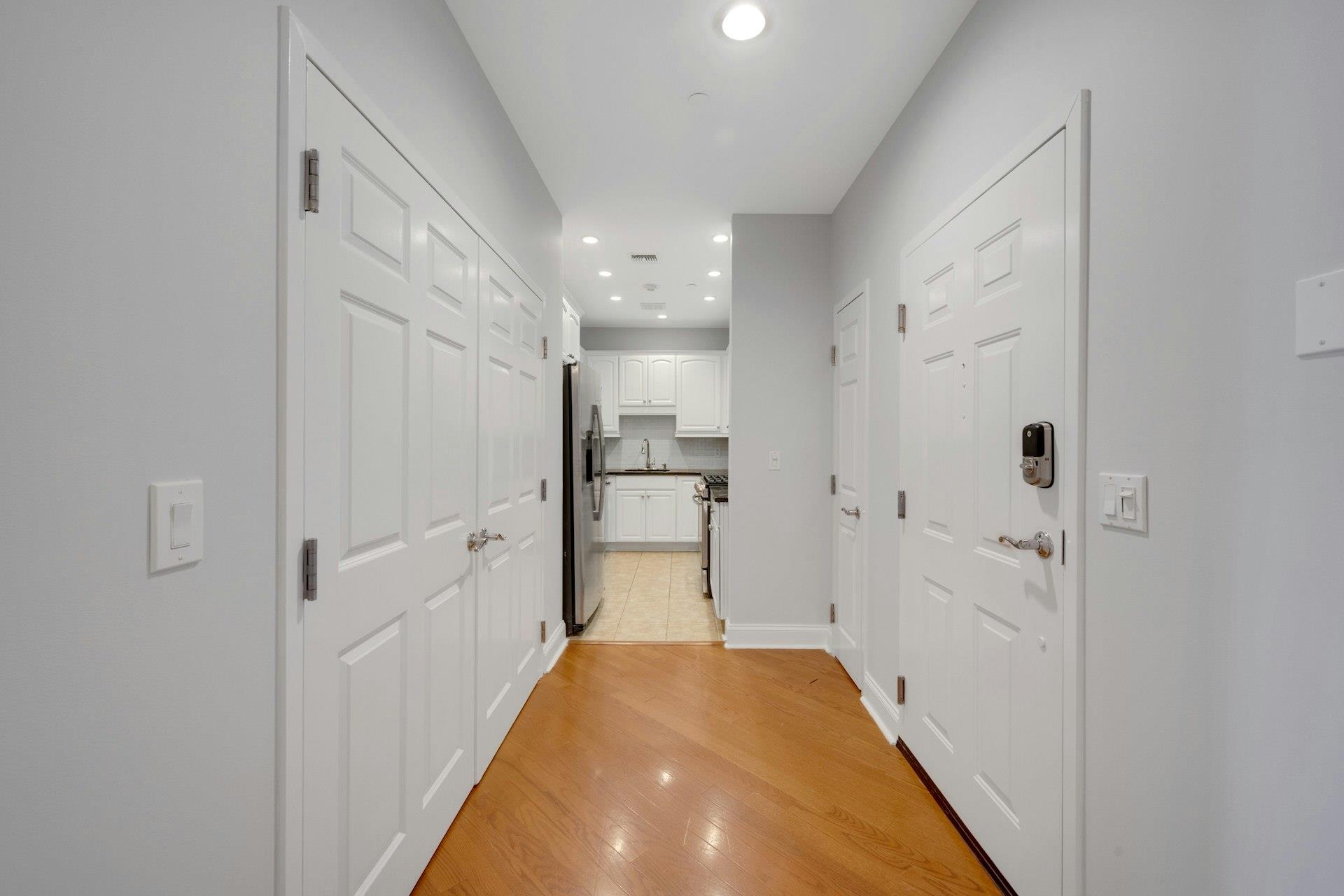 White Plains, New York 10606, United States, 2 Bedrooms Bedrooms, ,2 BathroomsBathrooms,Residential,Active,176580