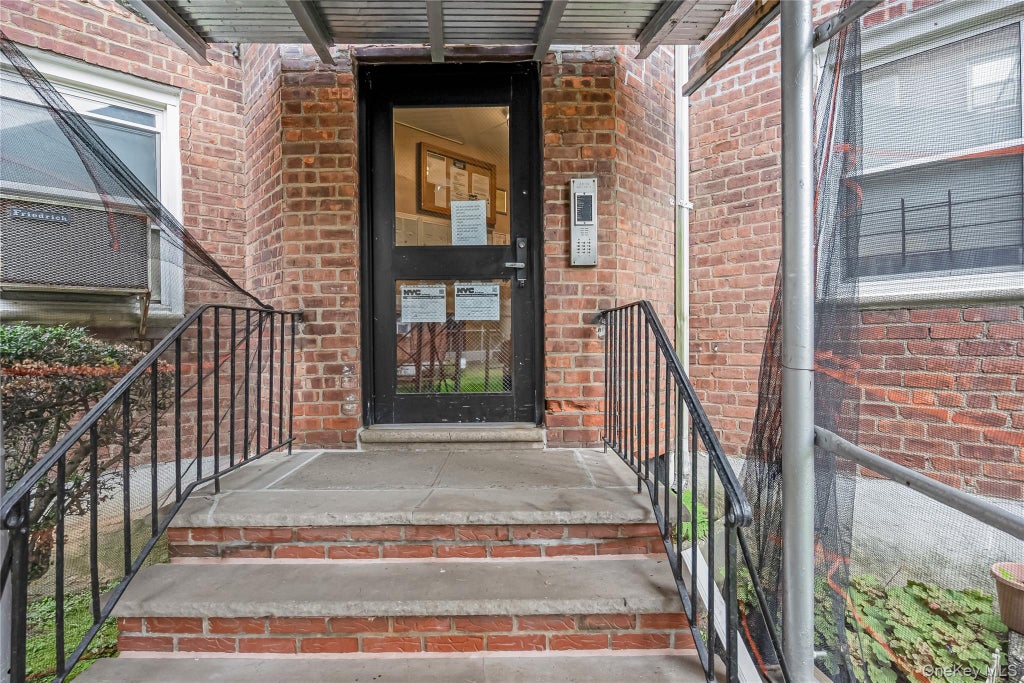 Photo of 138-32 68th Drive #1B, Flushing, NY 11367 (MLS # 1059732)