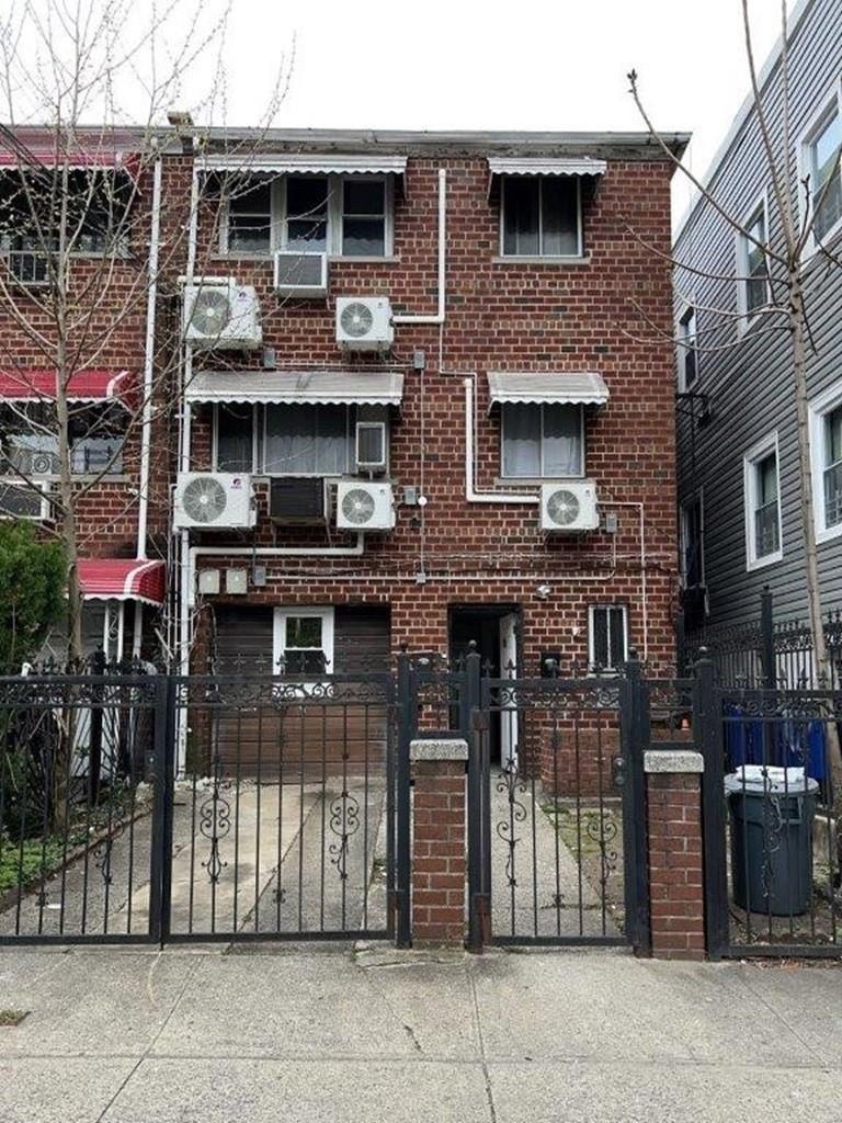 E 217th Street 1, Bronx, New York - 3 Bedrooms  
2 Bathrooms - 