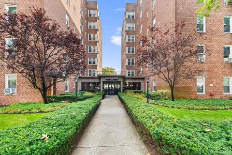 Photo of 625 Gramatan Avenue #4R, Mount Vernon, NY 10552 (MLS # 926747) Photo of 625 Gramatan Avenue #4R, Mount Vernon, NY 10552 (MLS # 926747)