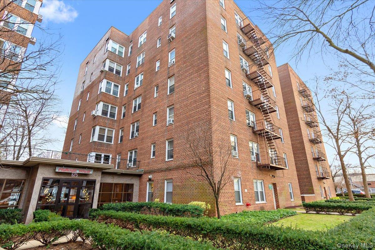 625 Gramatan Avenue 4R