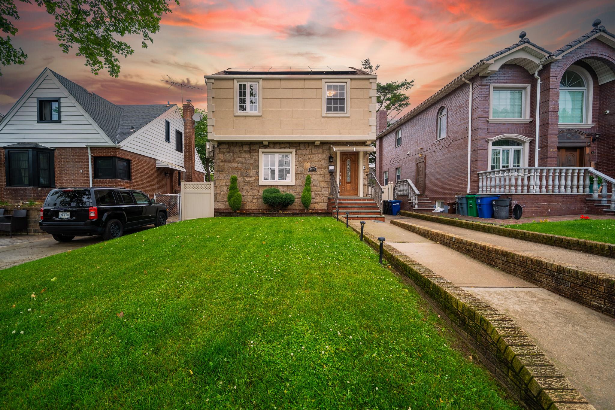 Property for Sale at 182nd Street, Fresh Meadows, Queens, NY - Bedrooms: 3 
Bathrooms: 3 
Rooms: 7  - $1,468,000