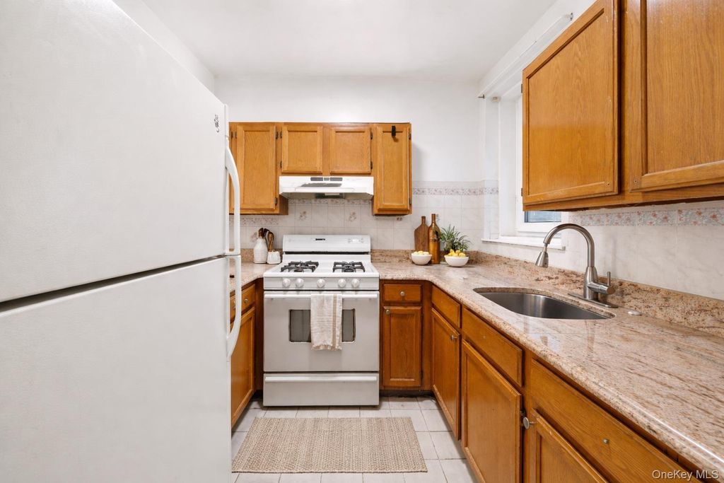 Photo of 823 Fox Street #4B, Bronx, NY 10459 (MLS # 978168)