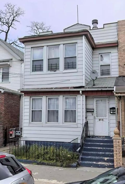 Photo of 8715 108th Street, Richmond Hill, NY 11418 (MLS # 952016)